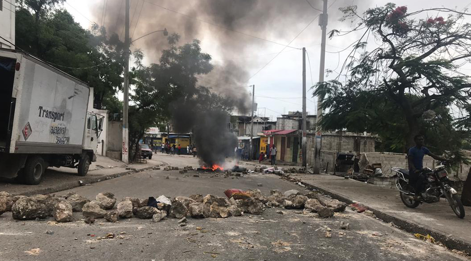 Protestos tomam as ruas de Porto Príncipe